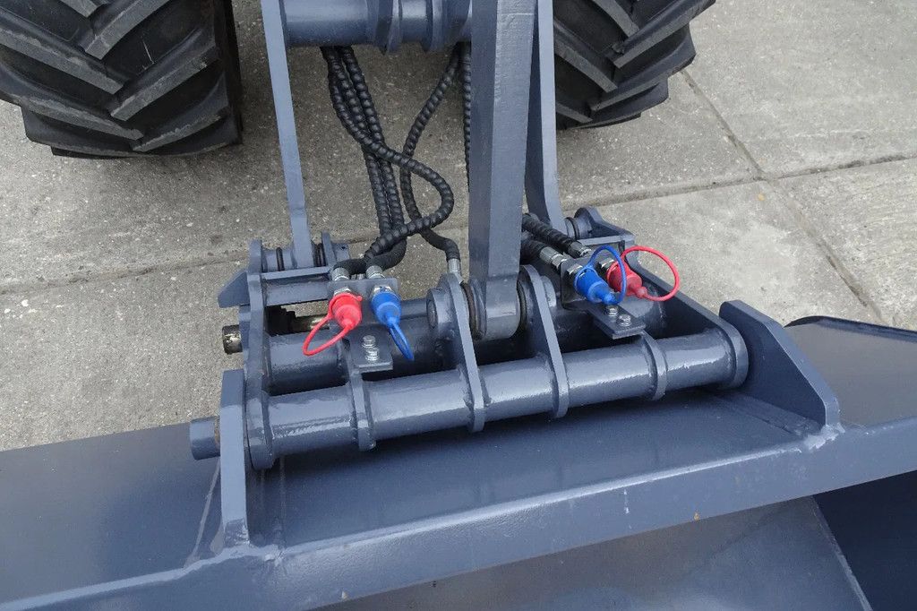 Eurotrac W12CS met cabine DEMO weinig uren!