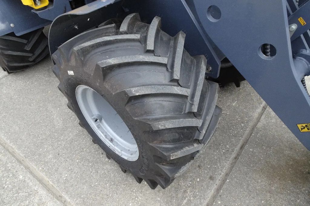 Eurotrac W12CS met cabine DEMO weinig uren!