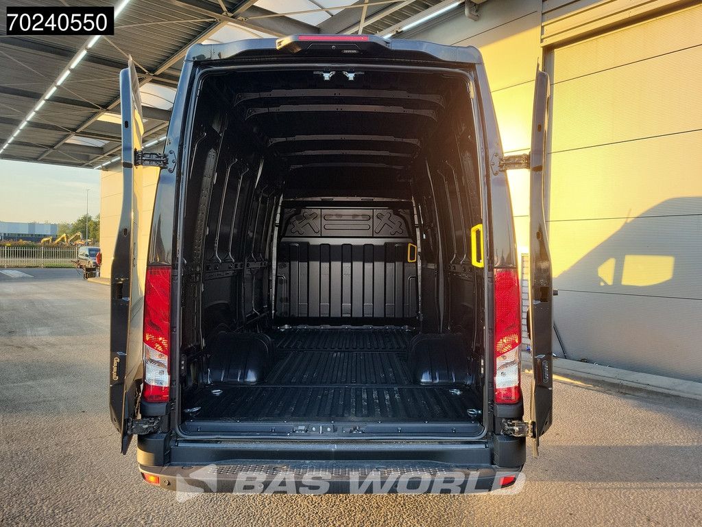 Iveco Daily 35C21 3.0L Automaat 210PK L2H2 Dubbellucht 3,5t Trekgewicht LED ACC Navi Airco Camera Euro6 L2 12m3 A/C