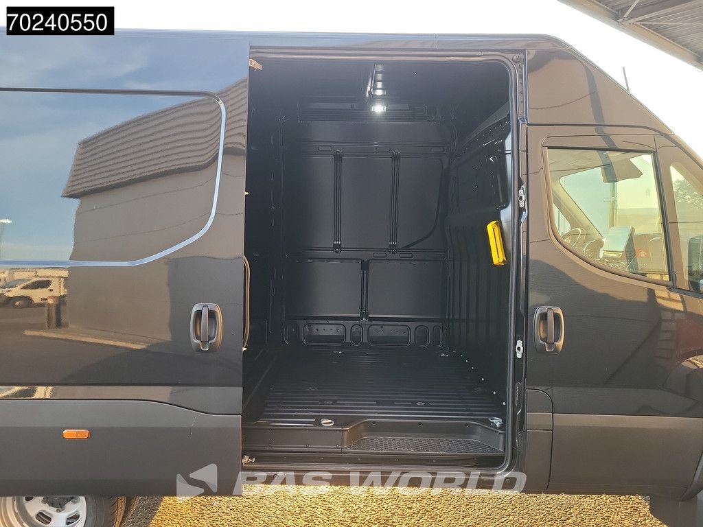 Iveco Daily 35C21 3.0L Automaat 210PK L2H2 Dubbellucht 3,5t Trekgewicht LED ACC Navi Airco Camera Euro6 L2 12m3 A/C