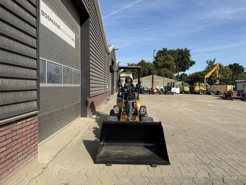 Giant minishovel NIEUW gazonbanden €399 LEASE