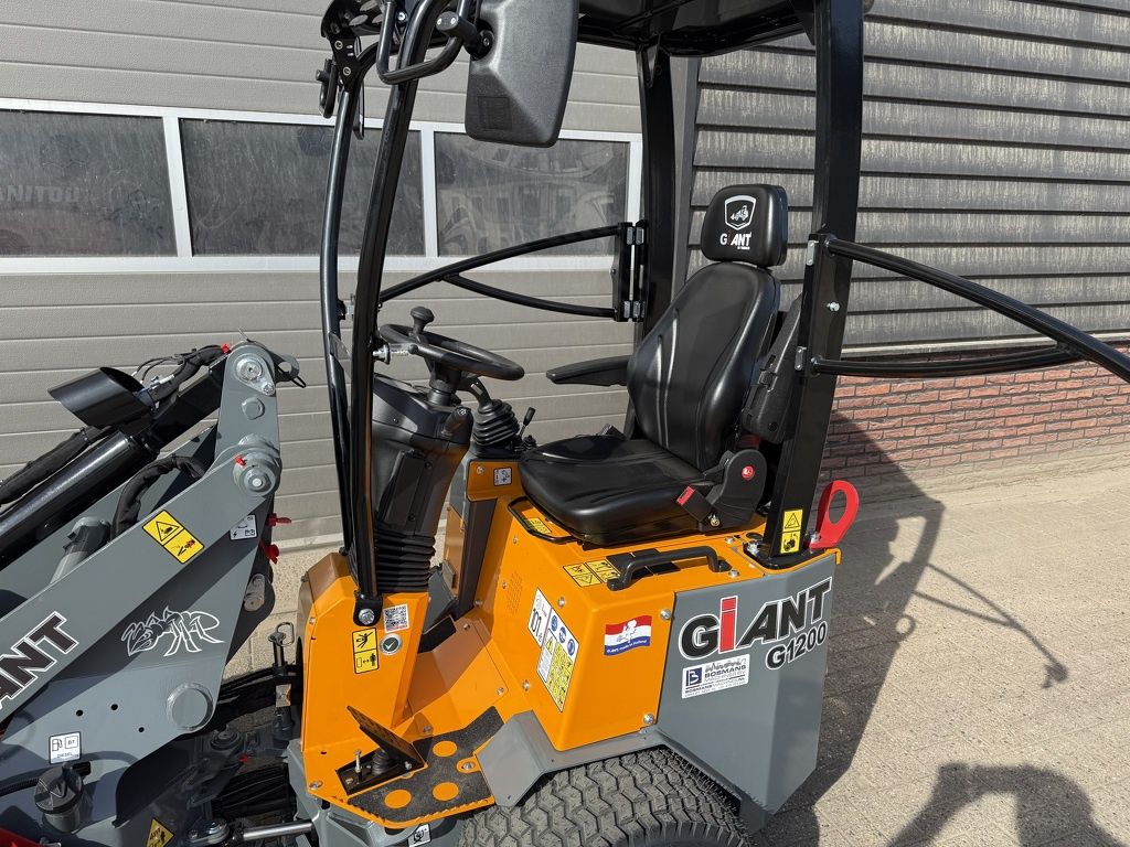 Giant minishovel NIEUW gazonbanden €399 LEASE