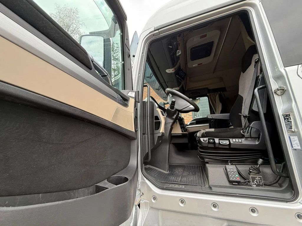 MAN TGX 18.460 4X4 550.440KM Hydraulic Standairco German truck