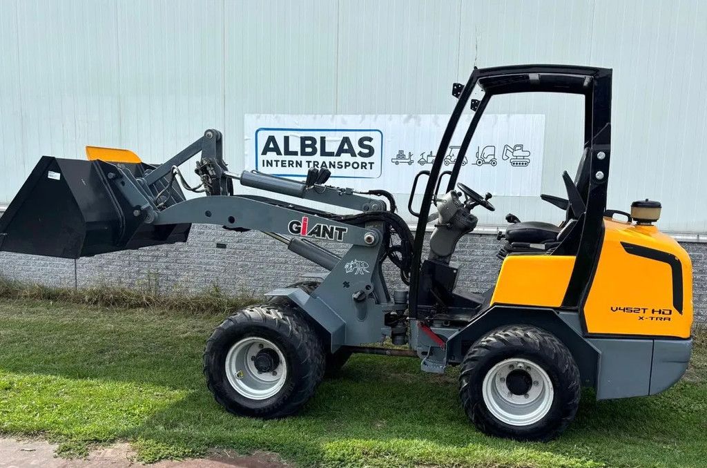 Giant V452T HD Xtra kniklader shovel 2017 met 1450 uur