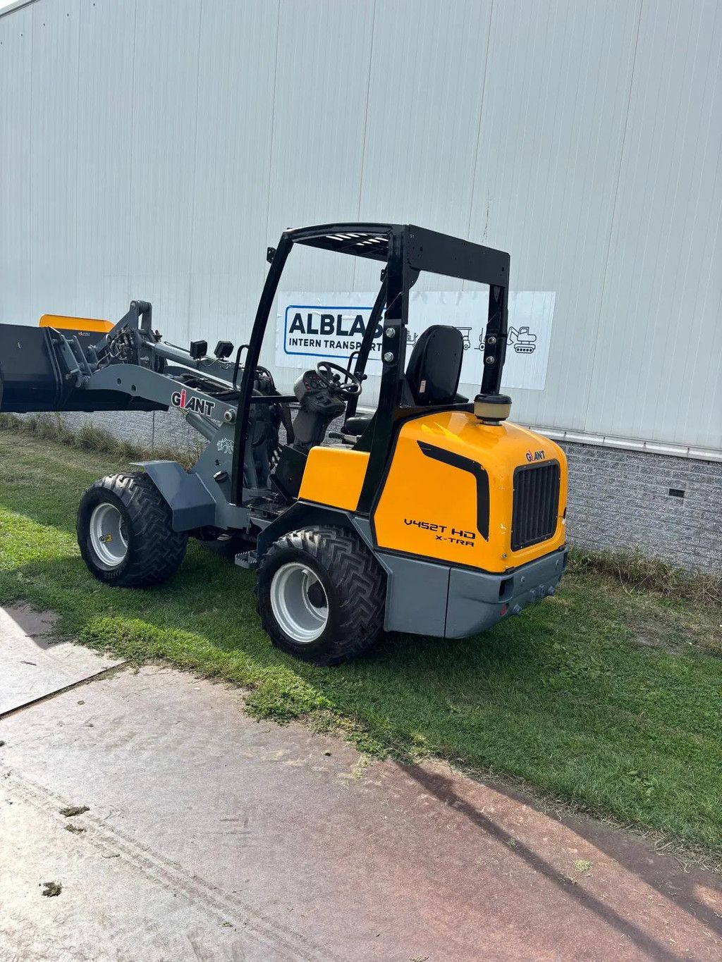 Giant V452T HD Xtra kniklader shovel 2017 met 1450 uur