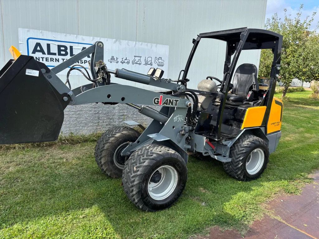 Giant V452T HD Xtra kniklader shovel 2017 met 1450 uur