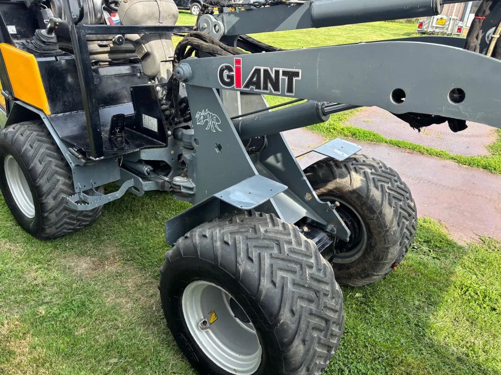 Giant V452T HD Xtra kniklader shovel 2017 met 1450 uur