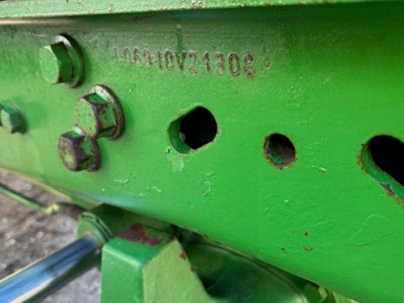 John Deere 6910