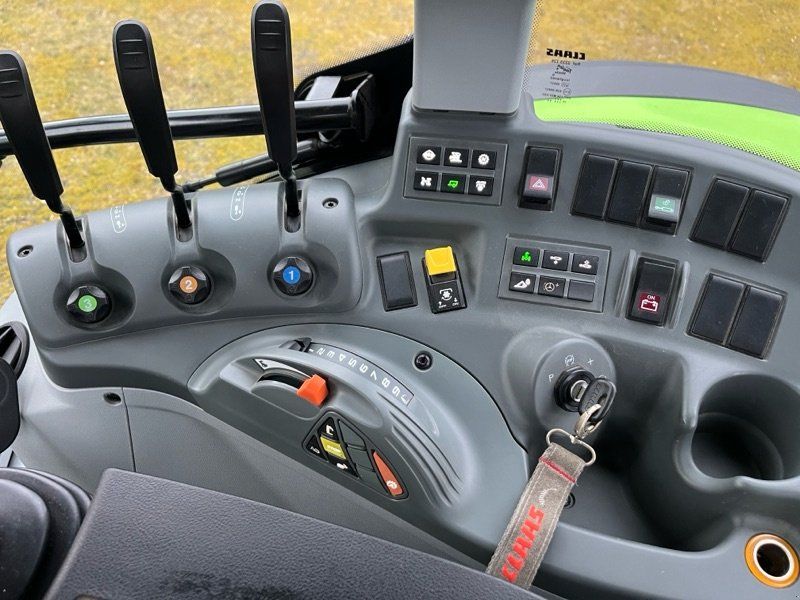 Claas ARION 440