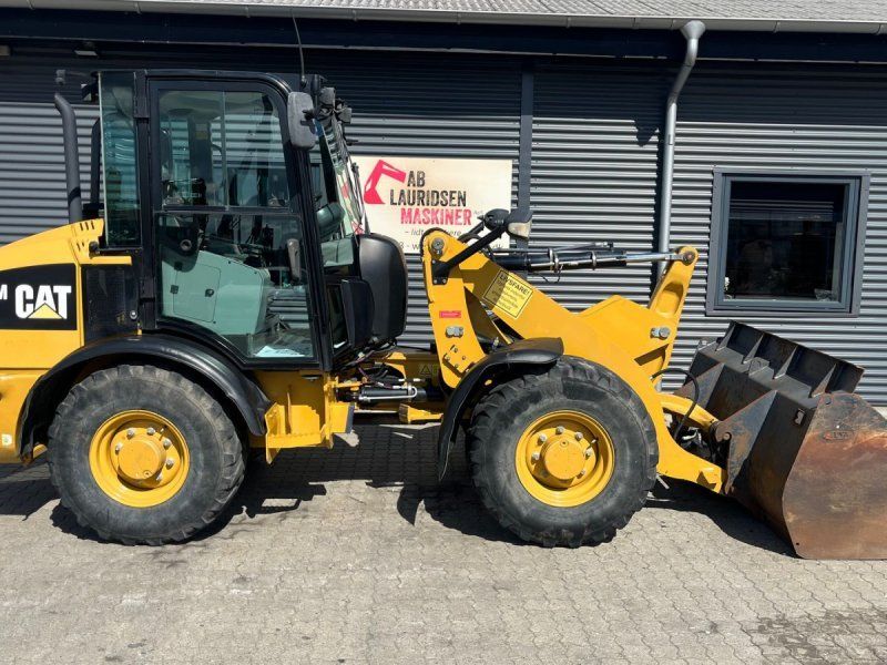 Cat 906 M med skovl og gafler