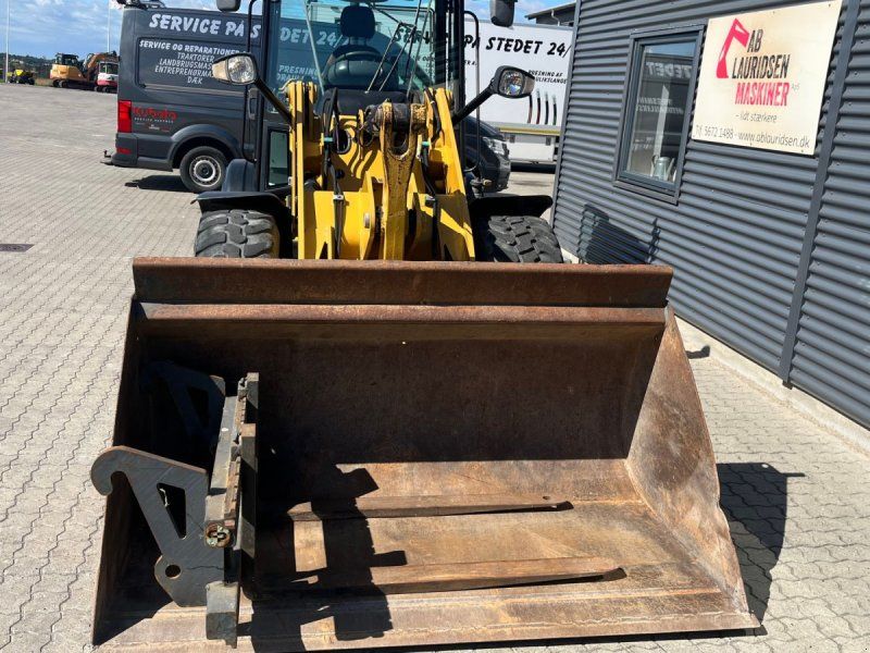Cat 906 M med skovl og gafler
