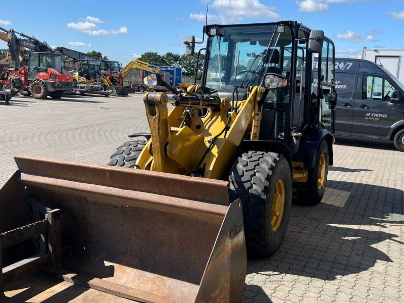Cat 906 M med skovl og gafler