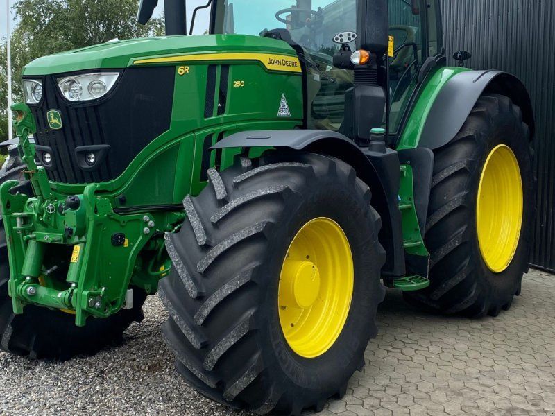 John Deere 6R250
