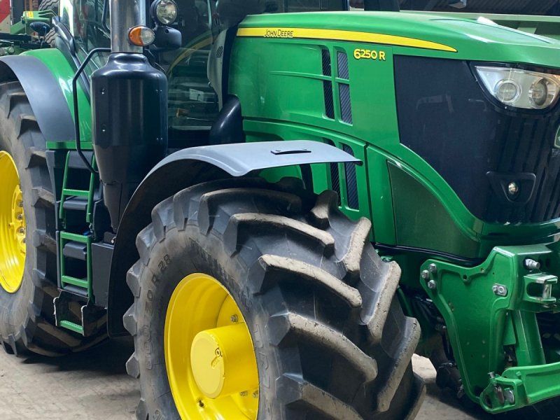 John Deere 6250R