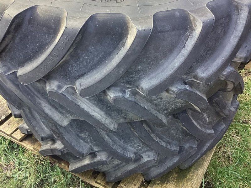 Firestone 440/65R28