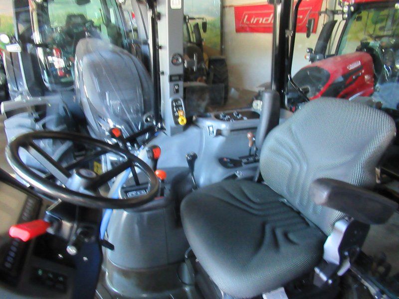 New Holland TS 100