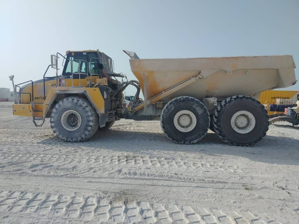 Komatsu HM400-3R (4 pieces available in Abu Dhabi)