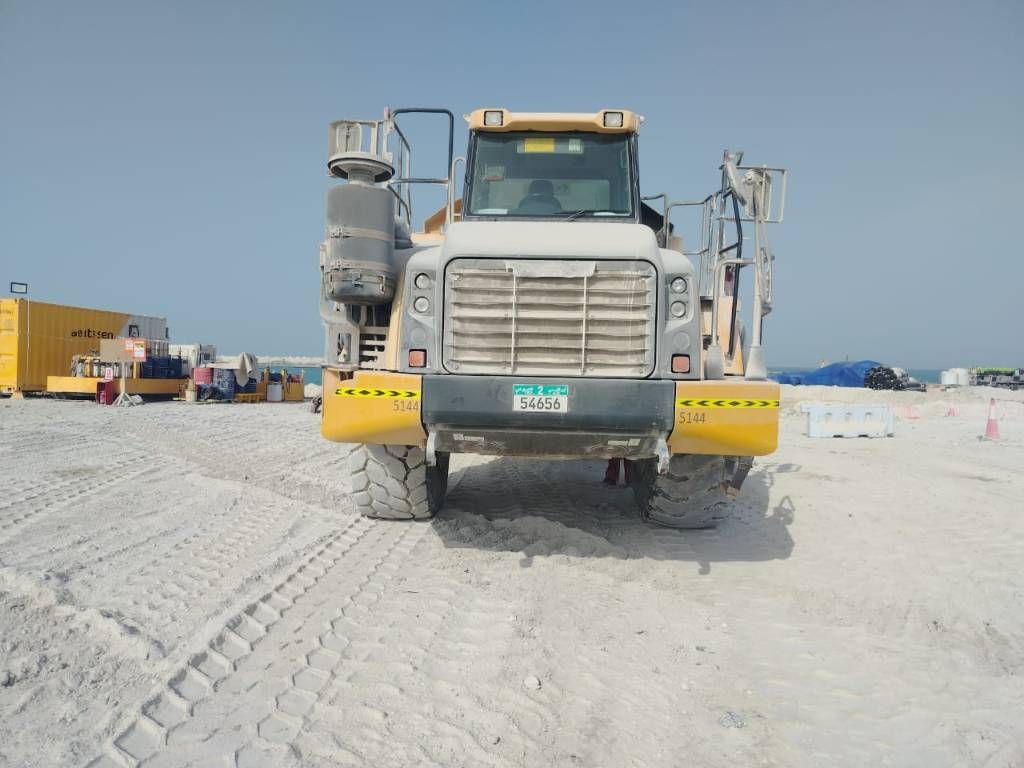 Komatsu HM400-3R (4 pieces available in Abu Dhabi)
