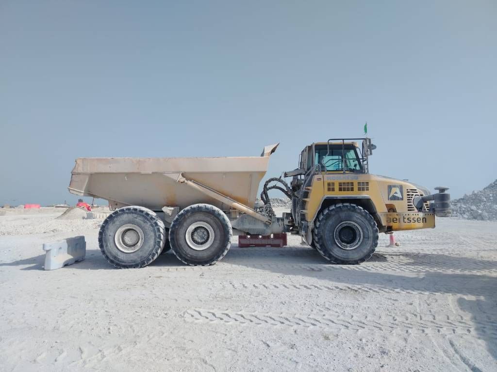 Komatsu HM400-3R 4 pieces available in Abu Dhabi)