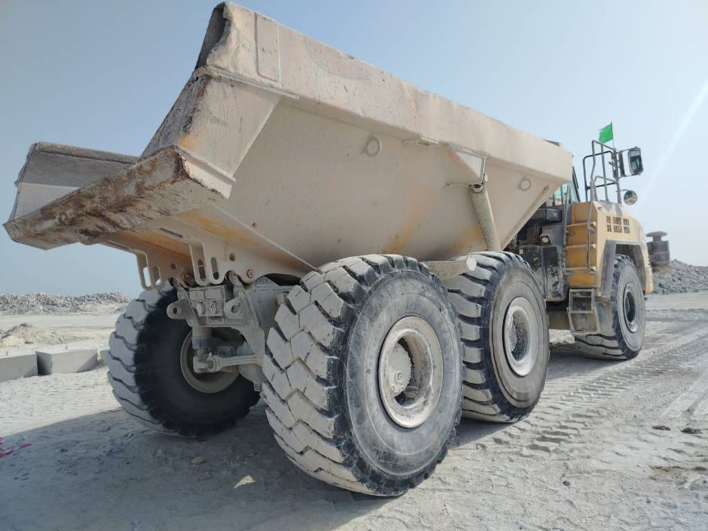 Komatsu HM400-3R 4 pieces available in Abu Dhabi)