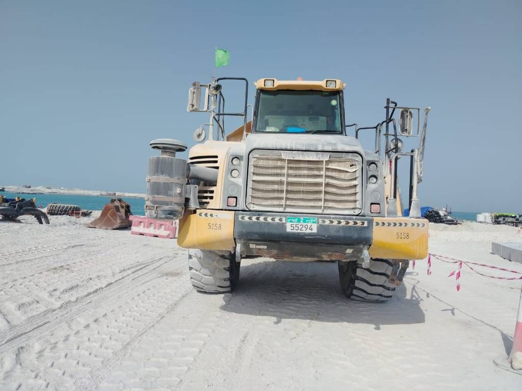 Komatsu HM400-3R 4 pieces available in Abu Dhabi)