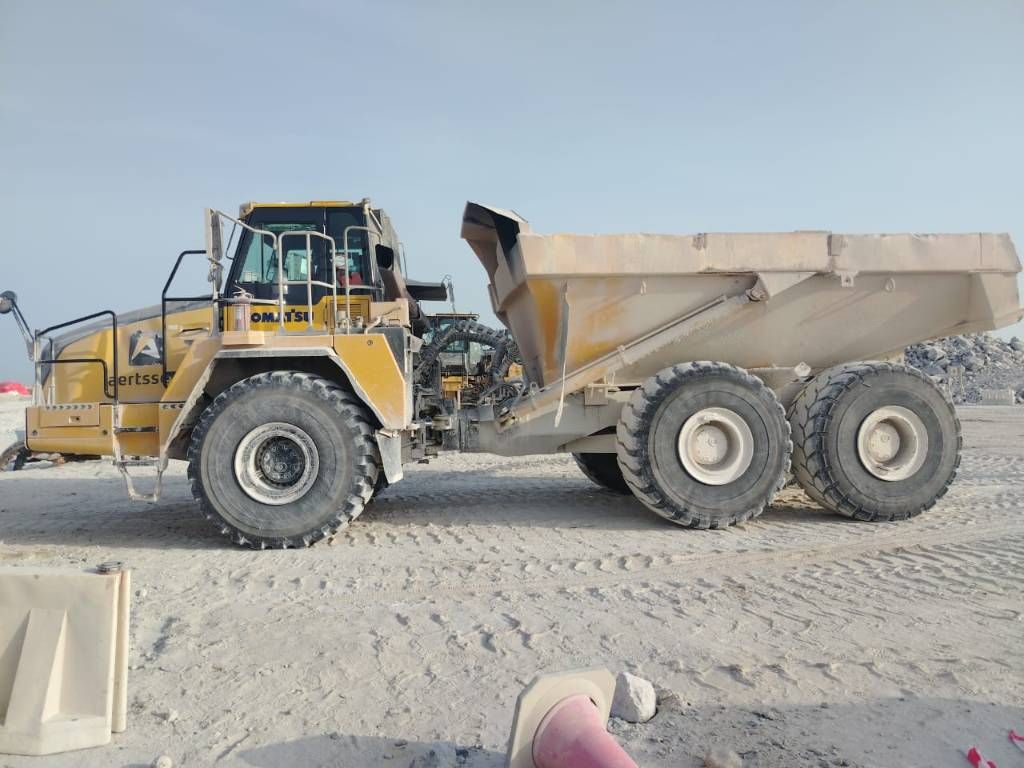 Komatsu HYM400-3R (4 pieces available in Abu Dhabi)