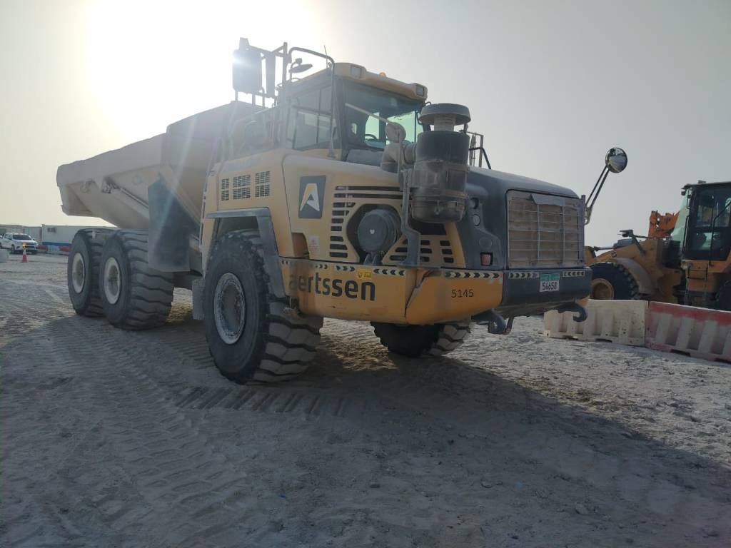 Komatsu HYM400-3R (4 pieces available in Abu Dhabi)