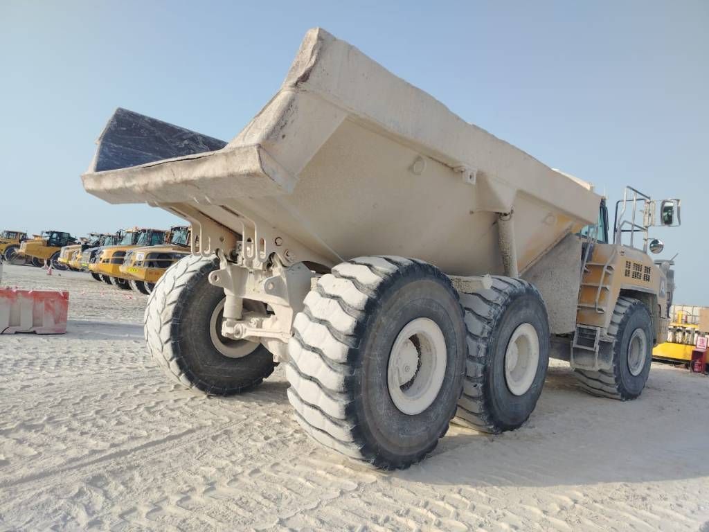Komatsu HYM400-3R (4 pieces available in Abu Dhabi)