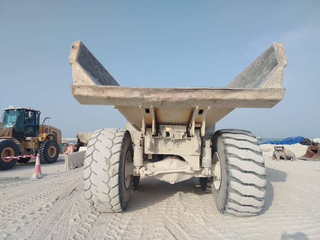 Komatsu HYM400-3R (4 pieces available in Abu Dhabi)