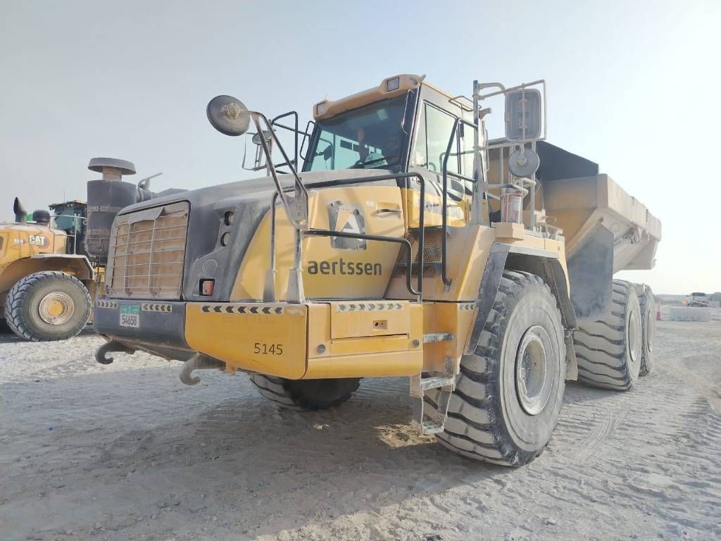 Komatsu HYM400-3R (4 pieces available in Abu Dhabi)