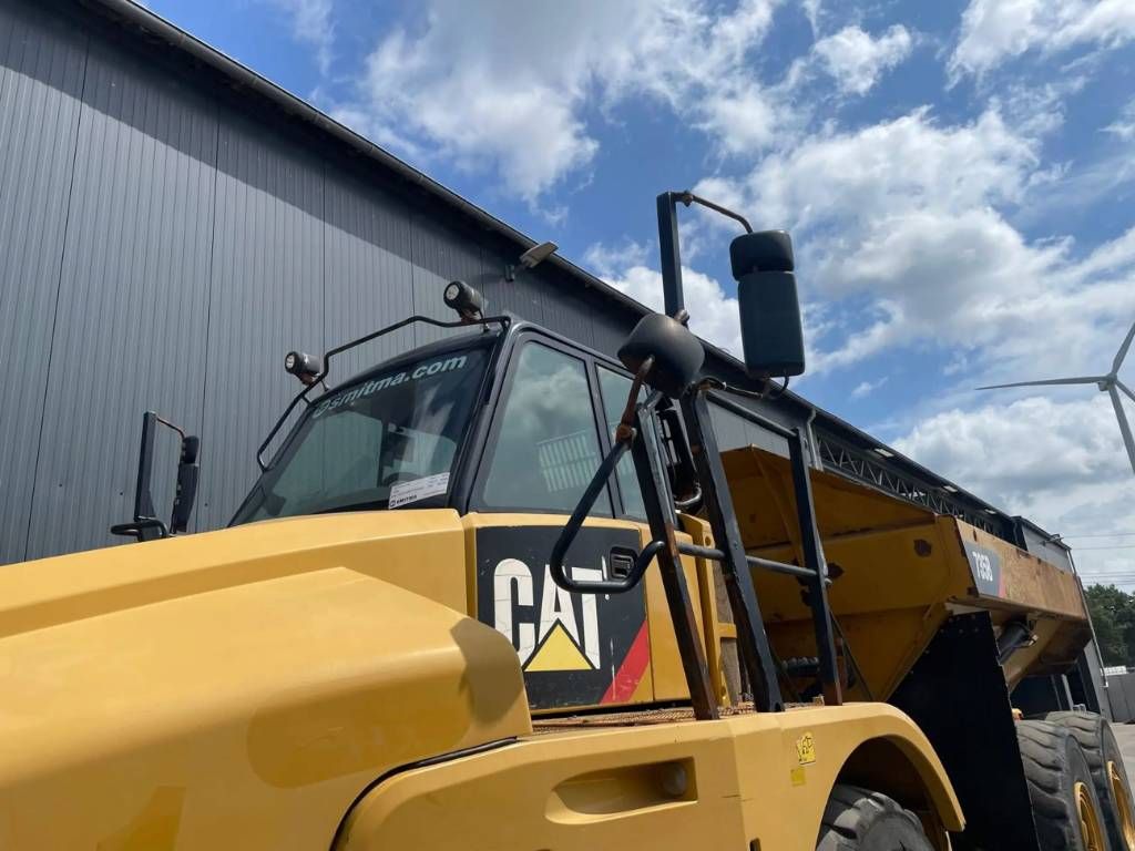 CAT 735B