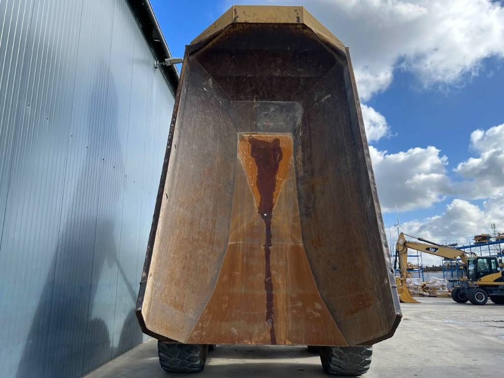 CAT 735B