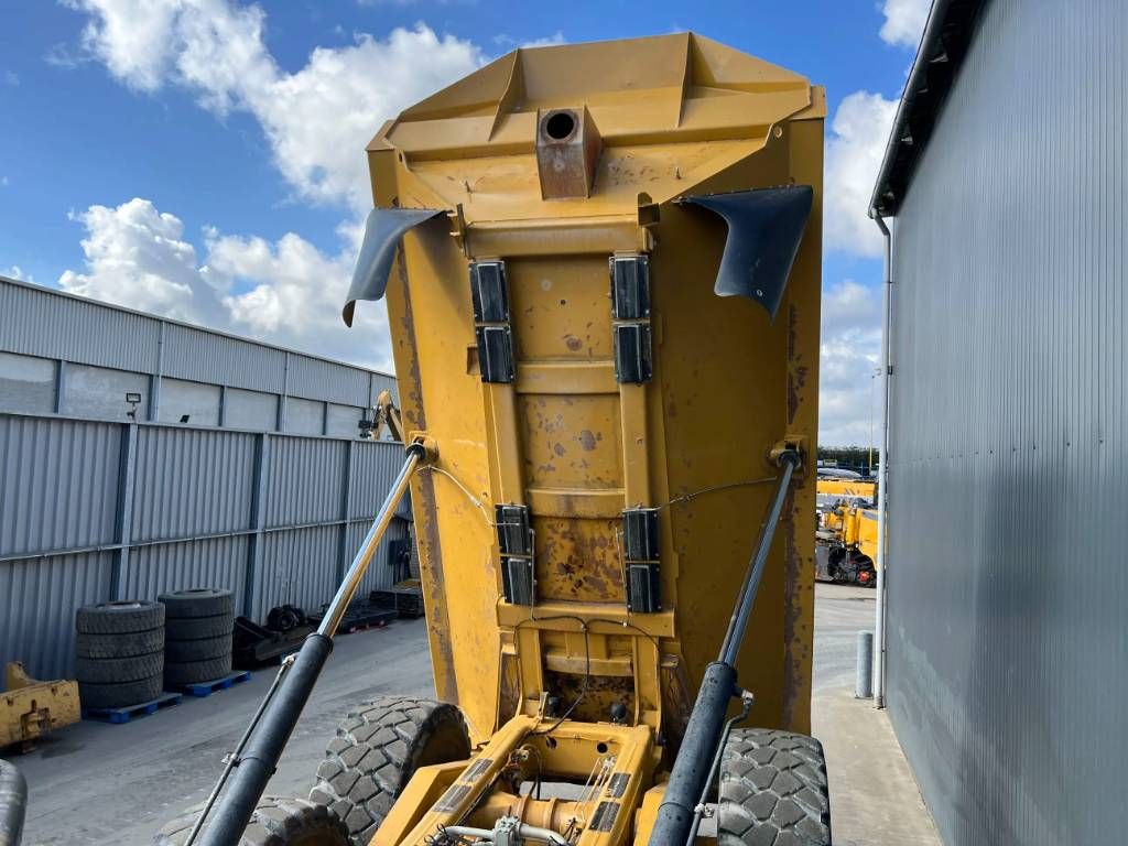 CAT 735B