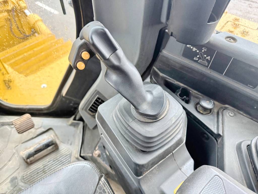 CAT D6 LGP Next Gen - CAT System One / Camera