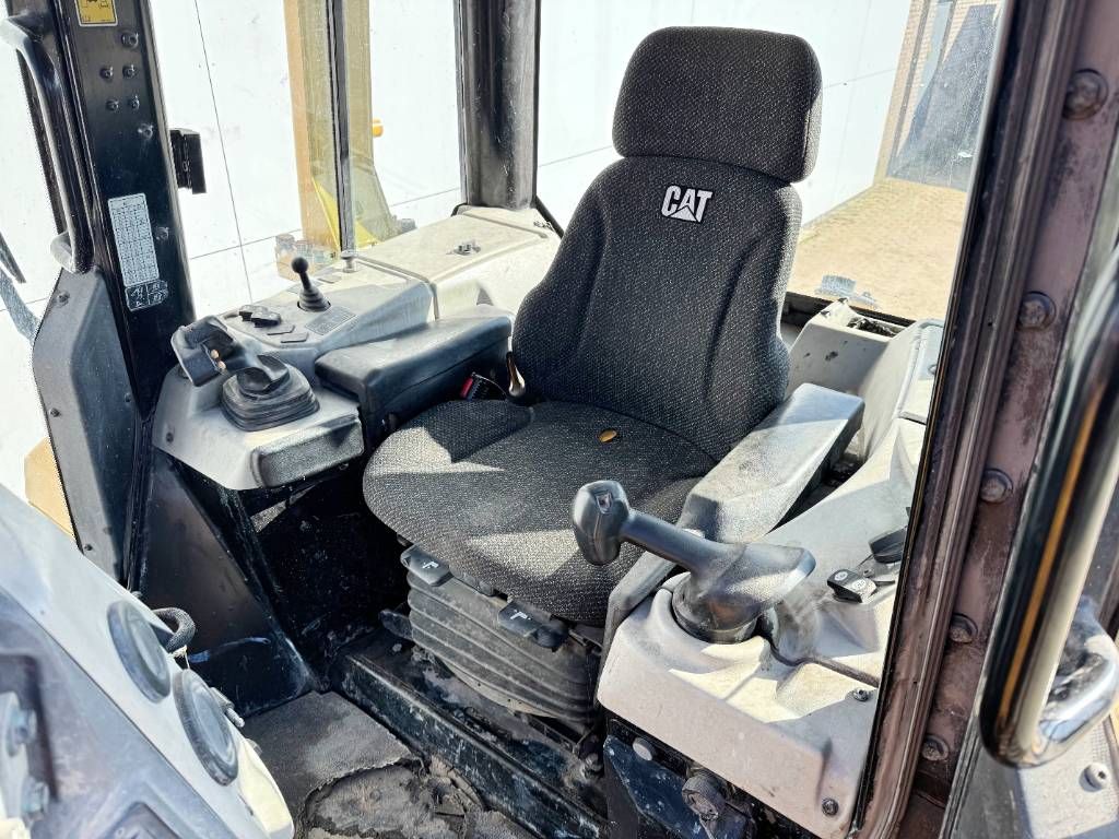 CAT D6N LGP - Backup Camera / GPS Prepaired