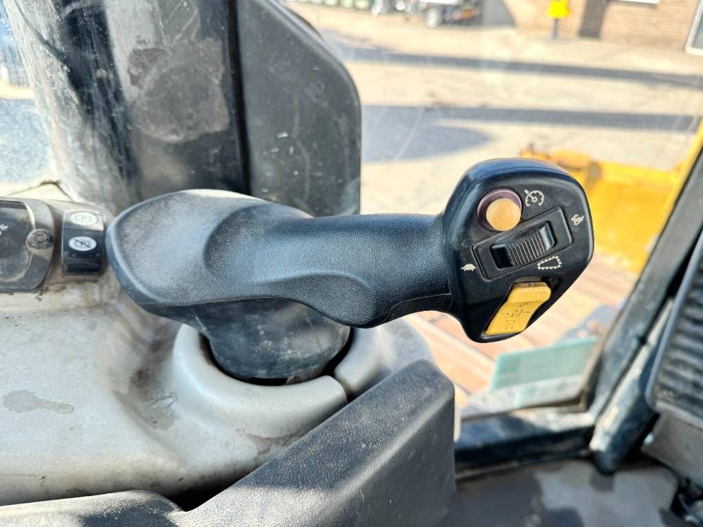 CAT D6N LGP - Backup Camera / GPS Prepaired