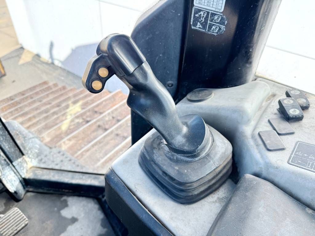 CAT D6N LGP - Backup Camera / GPS Prepaired