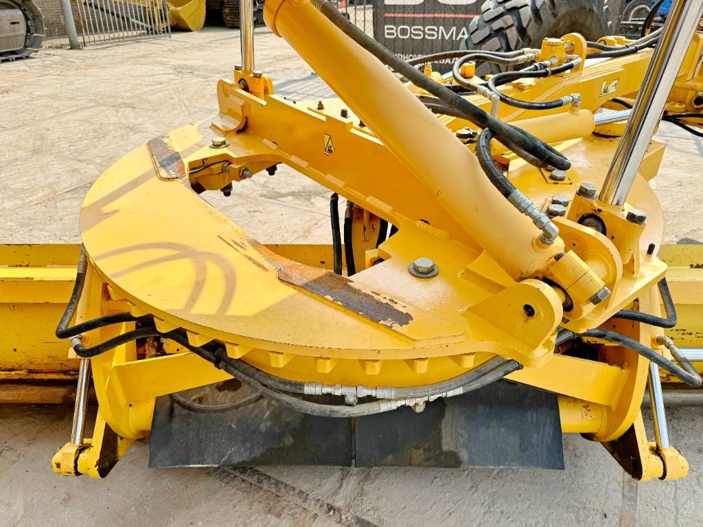 Volvo G970 - 3 Tine Ripper / EPA Certified
