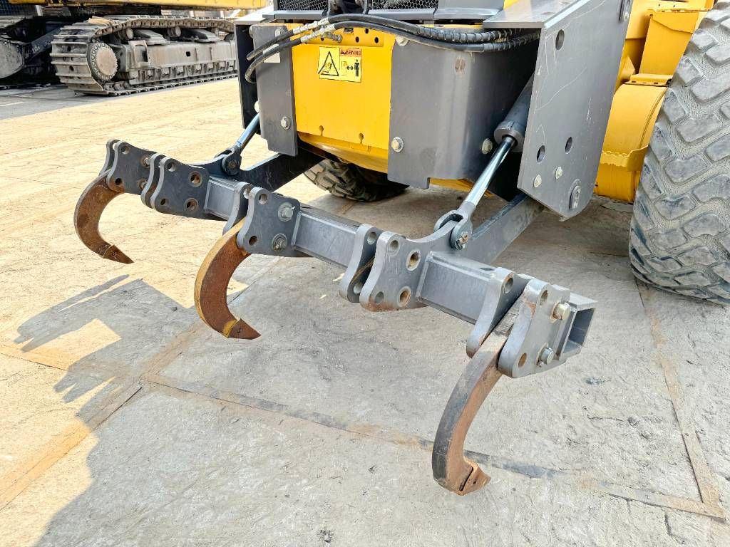 Volvo G970 - 3 Tine Ripper / EPA Certified