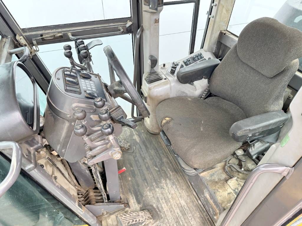 Volvo G970 - 4.88m Blade / 3 Tine Ripper / EPA