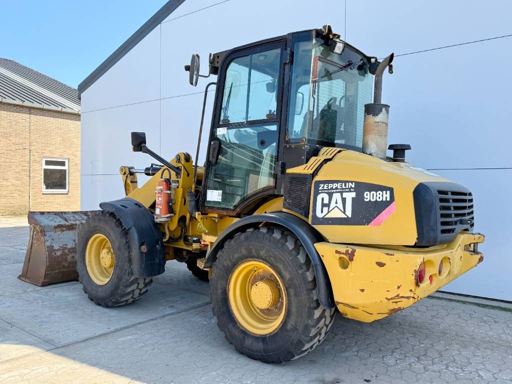 CAT 908H - Quick Coupler / Automatic Greasing