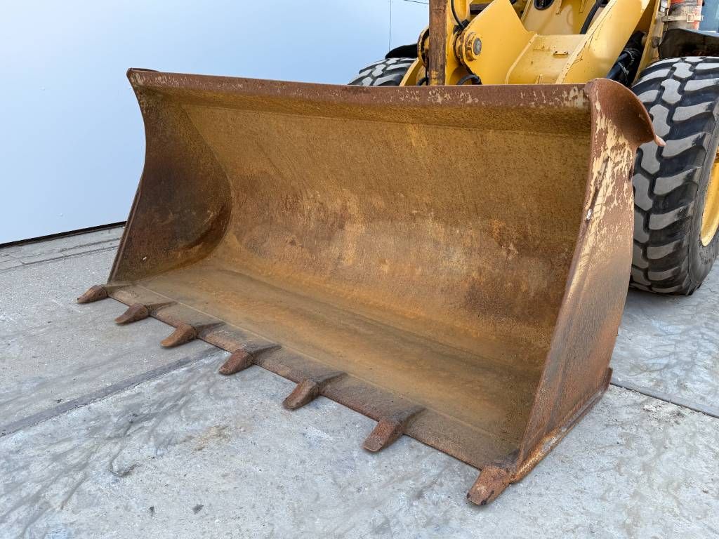 CAT 908H - Quick Coupler / Automatic Greasing