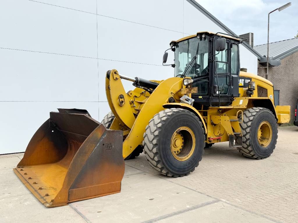 CAT 938K - German German / Backup Camera