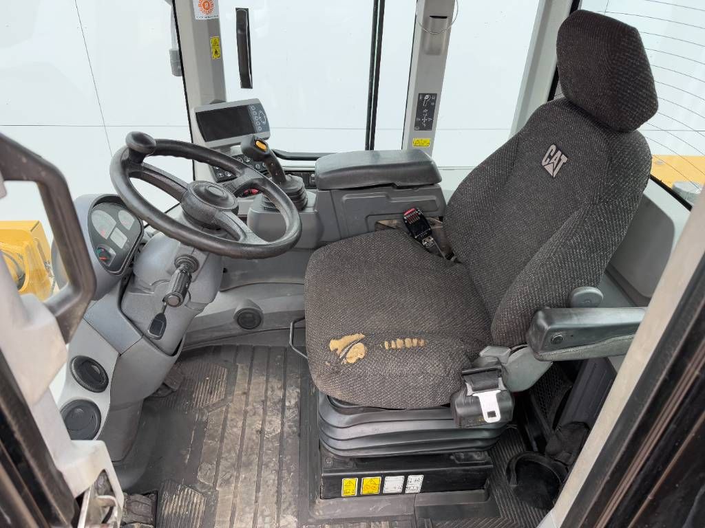 CAT 938K - German German / Backup Camera