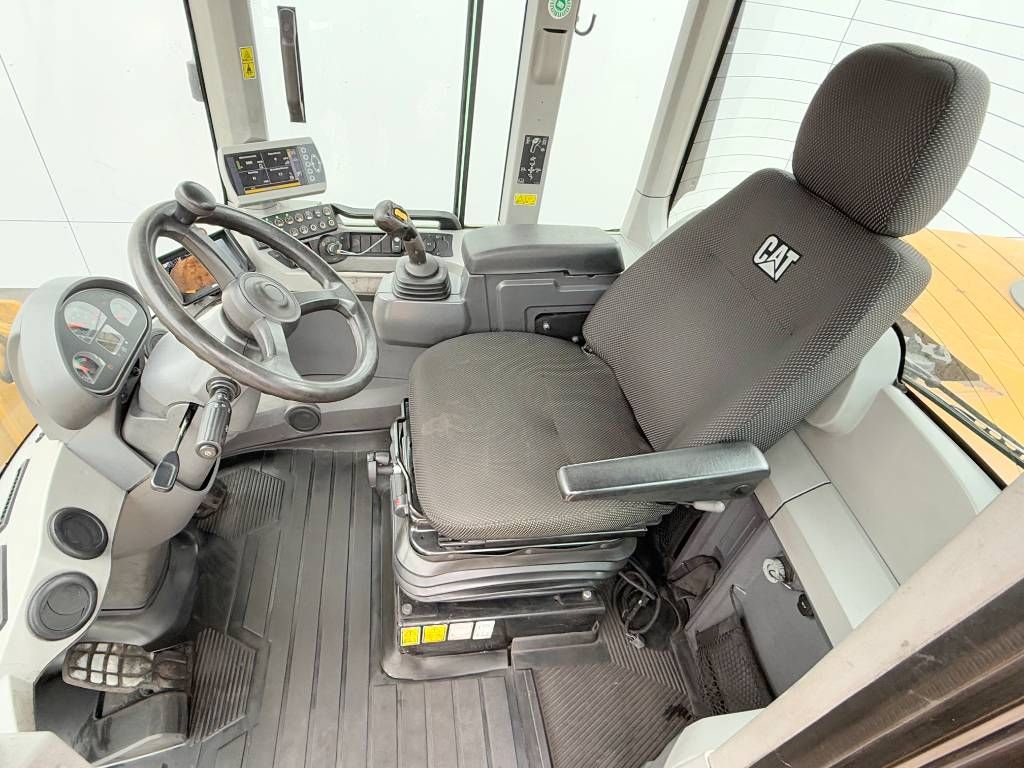 CAT 938K - German German / Backup Camera