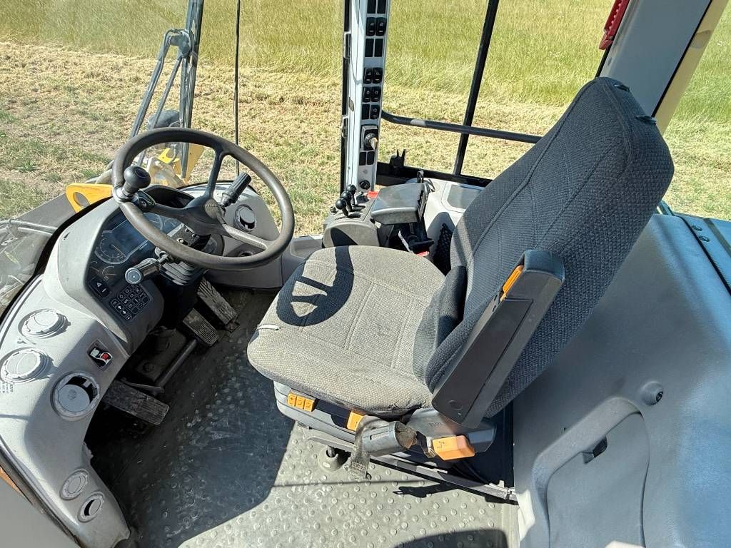 Volvo L60H - 3rd Function / Automatic Greasing