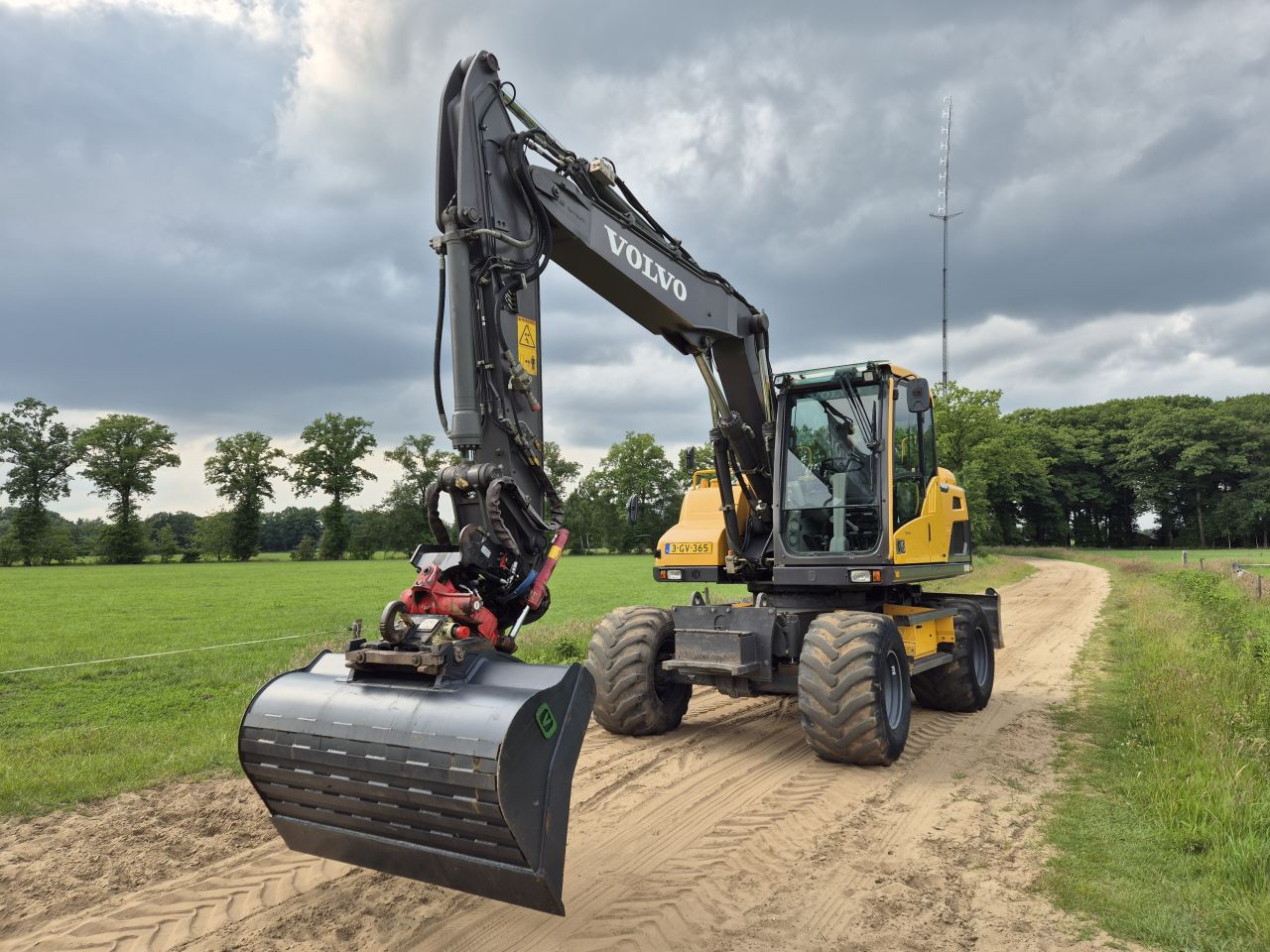 Volvo EW 140 D mobiele kraan / graafmachine (draaikantelstuk)