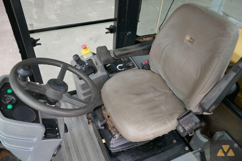 Caterpillar CP76