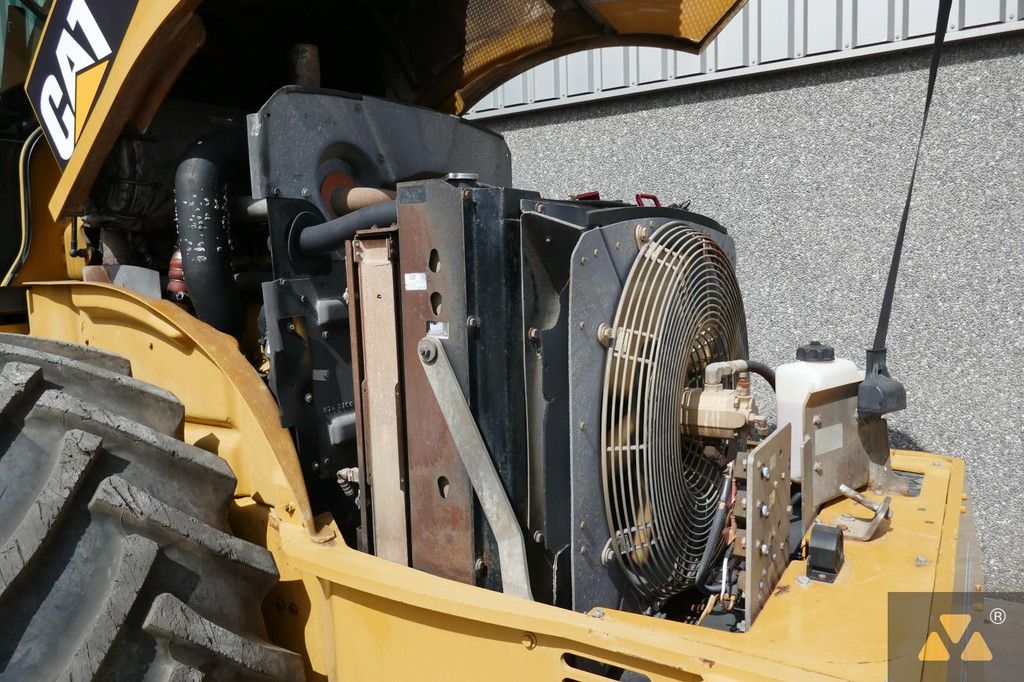 Caterpillar CP76