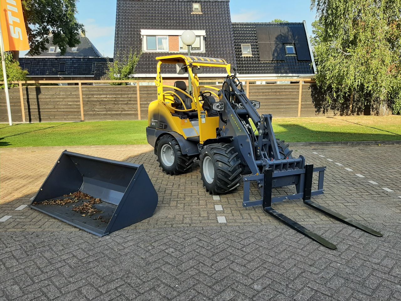 Eurotrac W12 S - Incl. grondbak en palletvork - Lease evt.